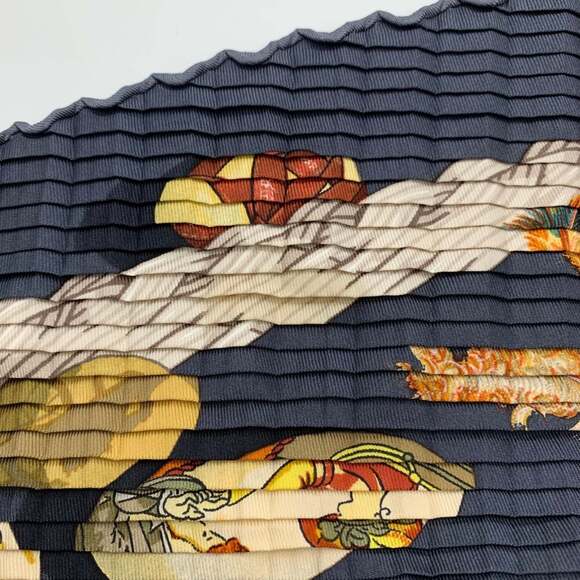 HERMES Latham pleated scarf/muffler in grey silk for men and women - Picture 9 of 9